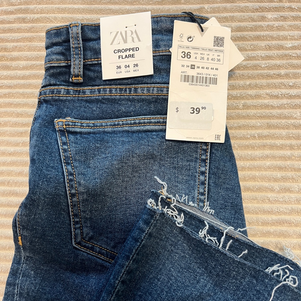 NWT Zara Cropped M Flare Dark Denim Jeans
